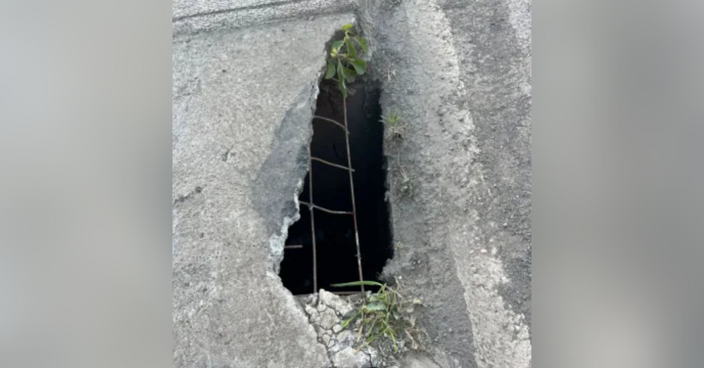 Idosa fica ferida após cair em boca de lobo às margens da BR-470, em Pouso Redondo