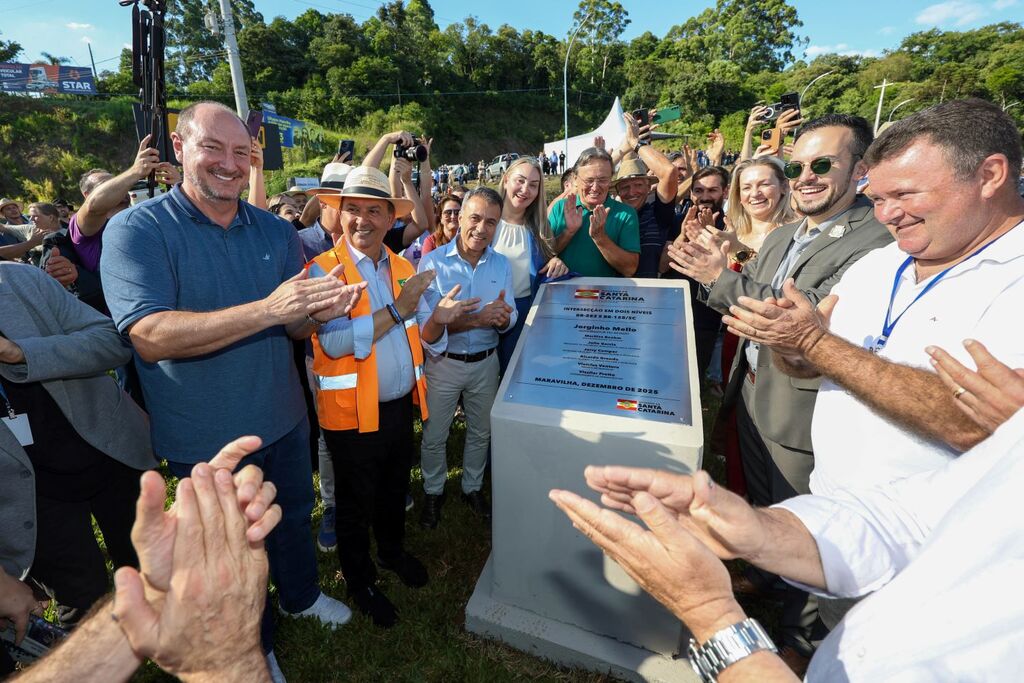 Inaugurado elevado histórico no entroncamento das BRs 282 e 158