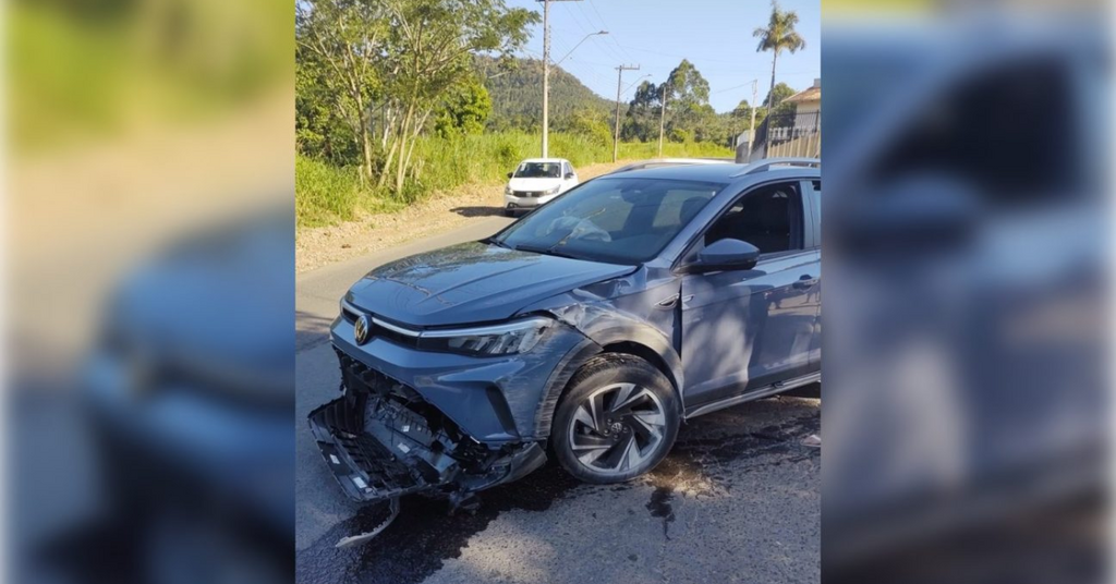 Condutor embriagado é preso após bater carro contra muro em Rio do Sul