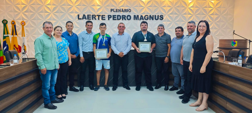 SESSÃO DE ENCERRAMENTO DO ANO É MARCADA POR HOMENAGENS E ANÁLISE DO ANO NO LEGISLATIVO