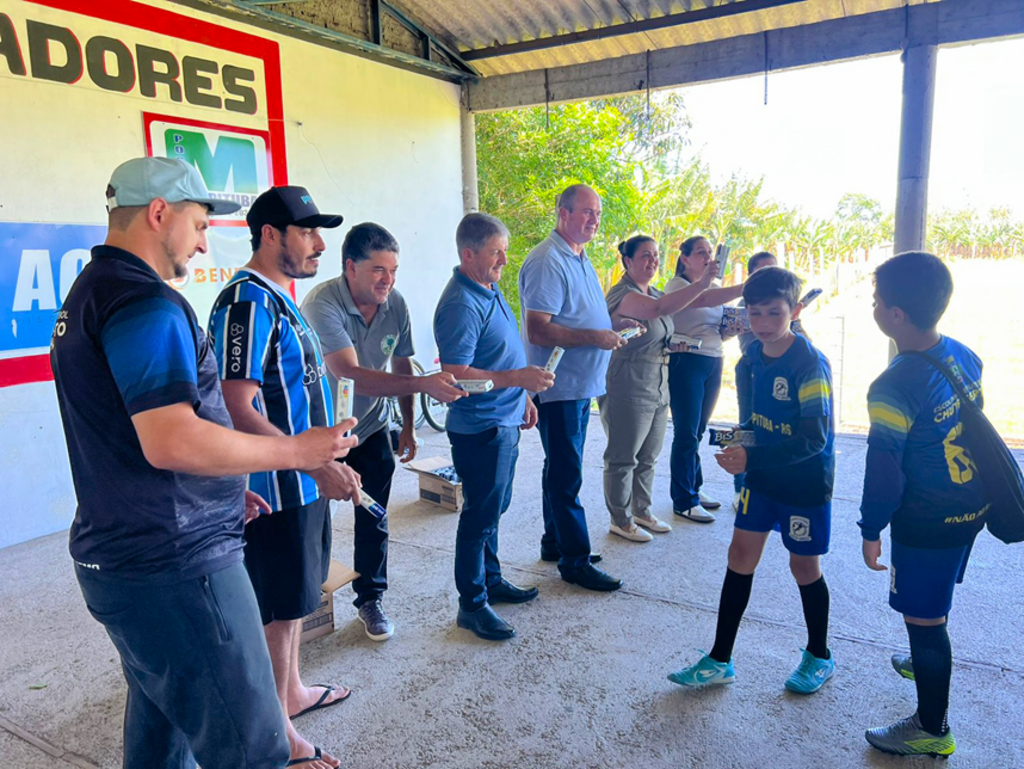 ENCERRAMENTO DO ANO NA ESCOLINHA DO PROJETO CHUTE CERTO EM MAMPITUBA