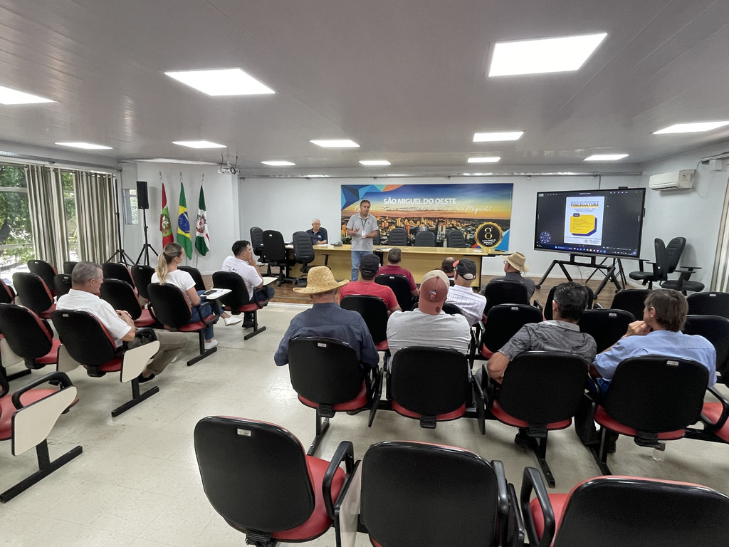 Produtores participam de reunião para fortalecer a piscicultura no município