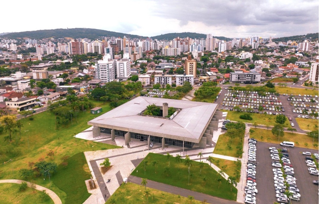 Prefeitura de Criciúma antecipa salários e injeta R$ 37 milhões na economia local