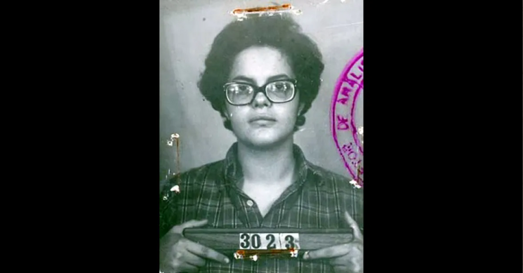  - Foto da ficha criminal de Dilma Rousseff, de 16 de janeiro de 1970. Ela foi presa aos 22 anos em São Paulo e torturada por 22 dias com palmatória, socos, pau-de-arara e choques elétricos — Foto: Departamento de Ordem Politica e Social/AFP