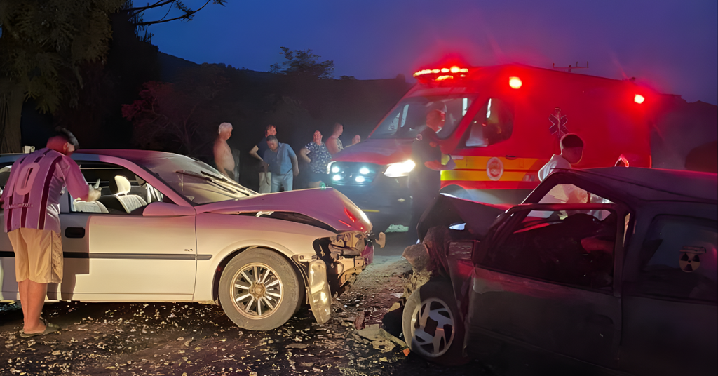 Colisão frontal deixa três pessoas feridas em Papanduva