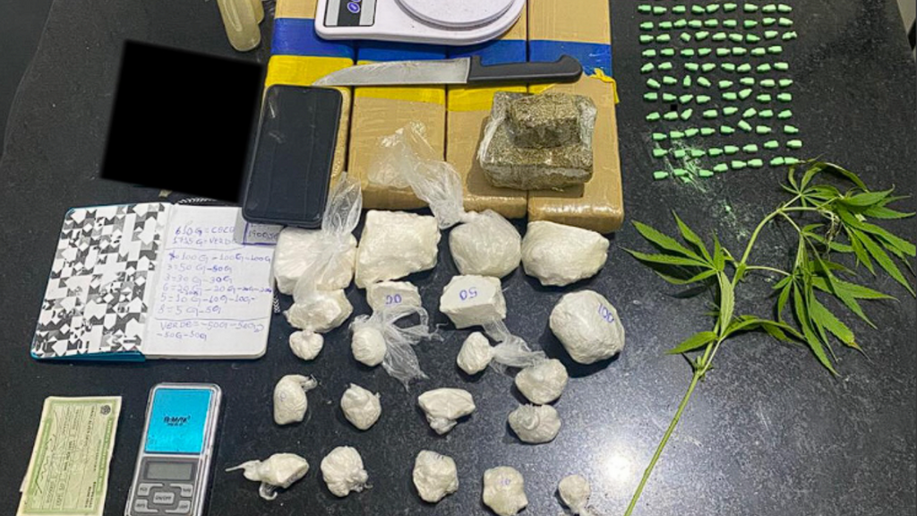 Foto: Divulgação/PMSC Garopaba - Polícia Militar apreende drogas e materiais ilícitos em Garopaba