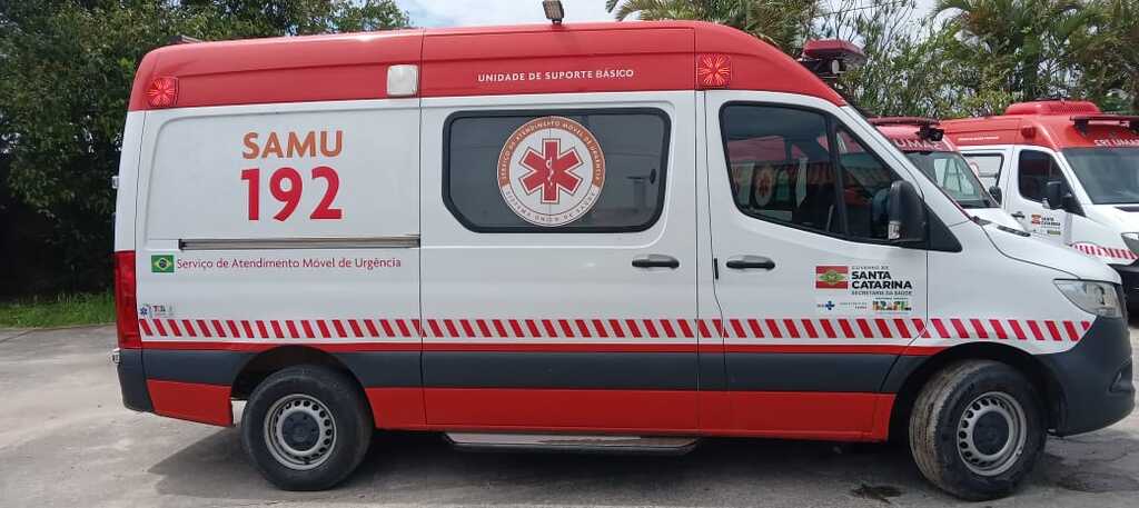 Secretaria da Saúde substitui ambulância do Samu após perda total do veículo durante ocorrência em Ascurra