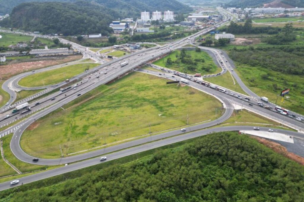 Governo de SC consolida maior avanço da malha viária, com 84% das rodovias em boas ou ótimas condições