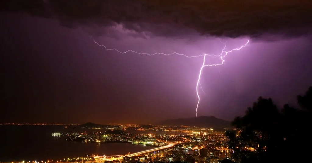 Inmet coloca estados do Sul em alerta para chuvas intensas e ventos de até 100 quilômetros por hora