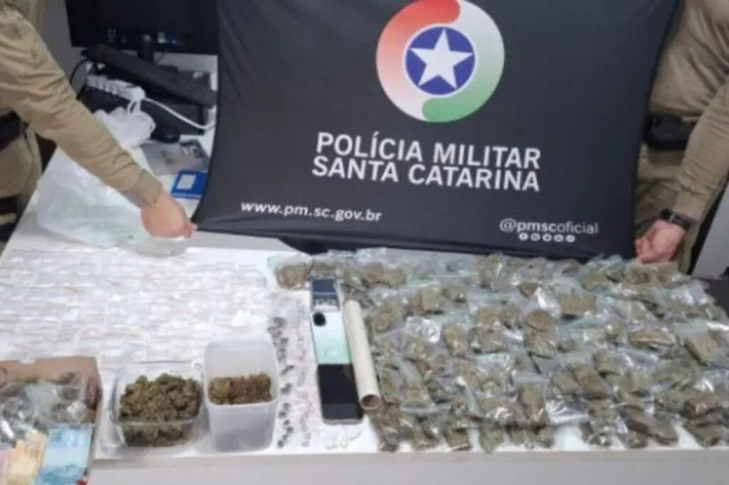 Jovem é preso após polícia descobrir laboratório de drogas em Chapecó