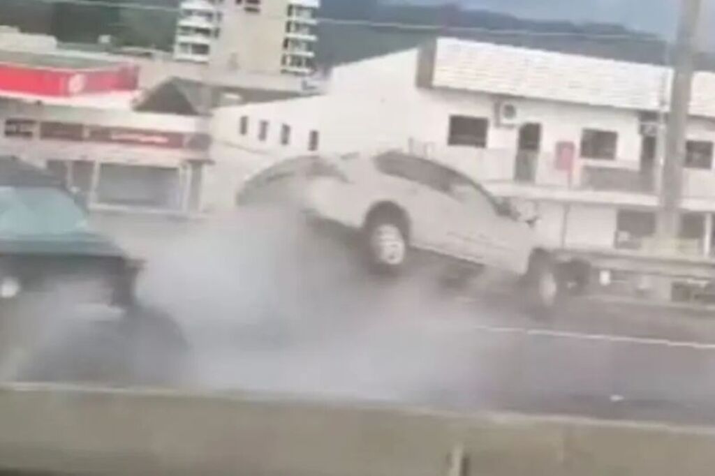 Carro na contramão na BR-101 é flagrado em vídeo instantes antes de acidente com morte em Santa Rosa do Sul