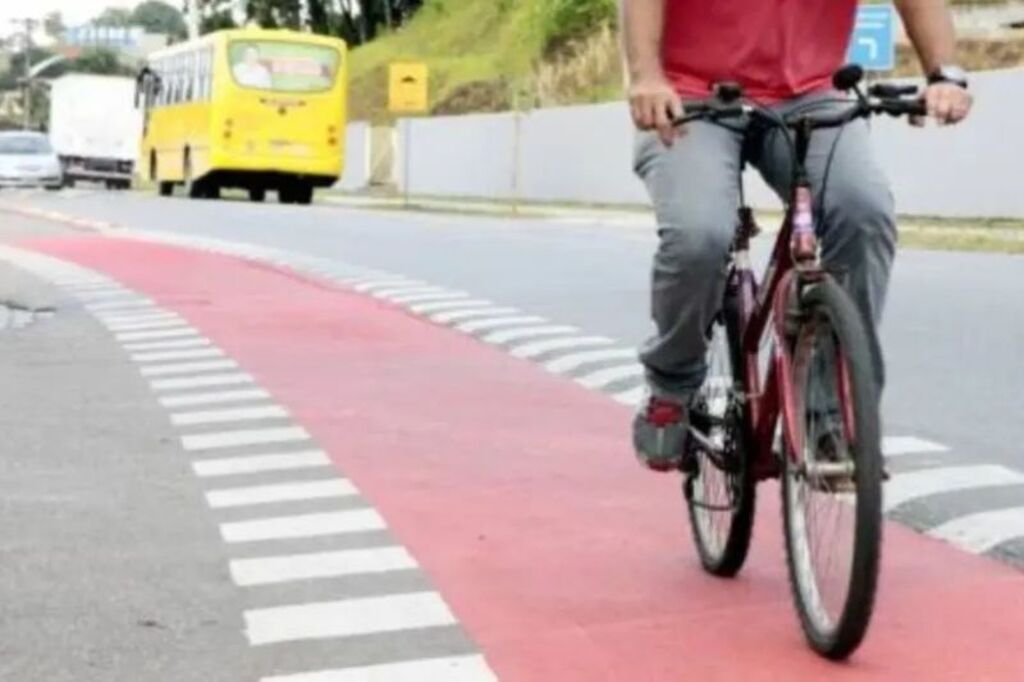 Multas por invasão de ciclovias em Joinville batem 2 por dia em 2025