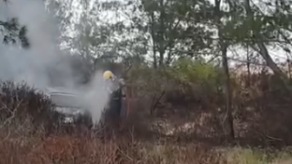 Adolescente é levado junto com carro furtado e veículo acaba incendiado em imbituba