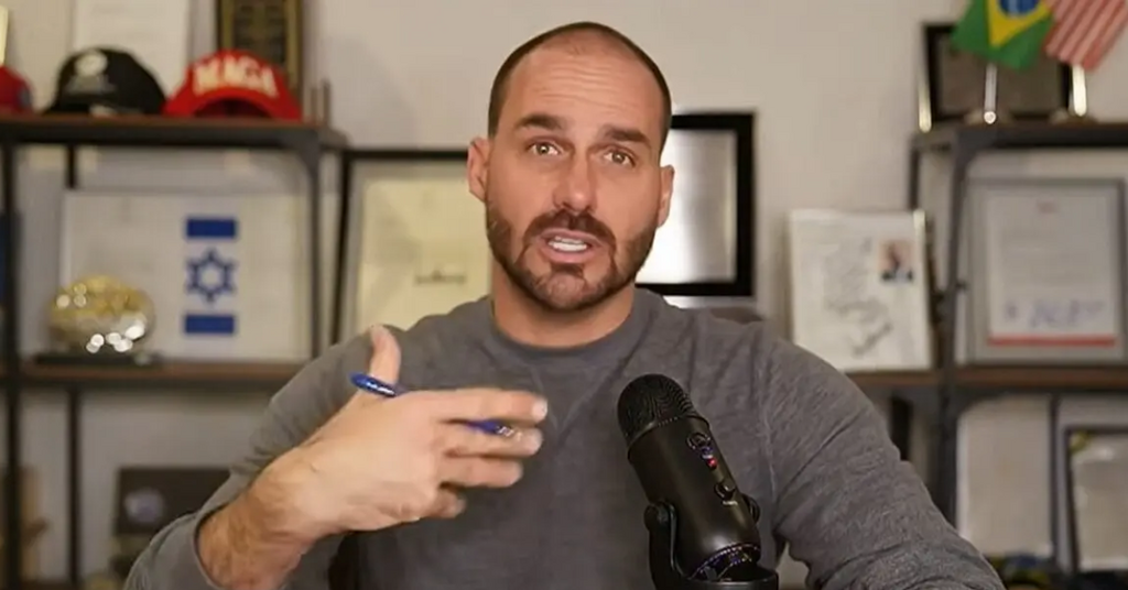 PF determina retorno imediato de Eduardo Bolsonaro ao cargo de escrivão