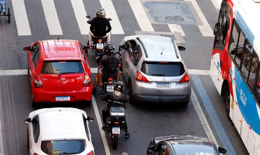 Regras para ciclomotores começam a valer nesta quinta