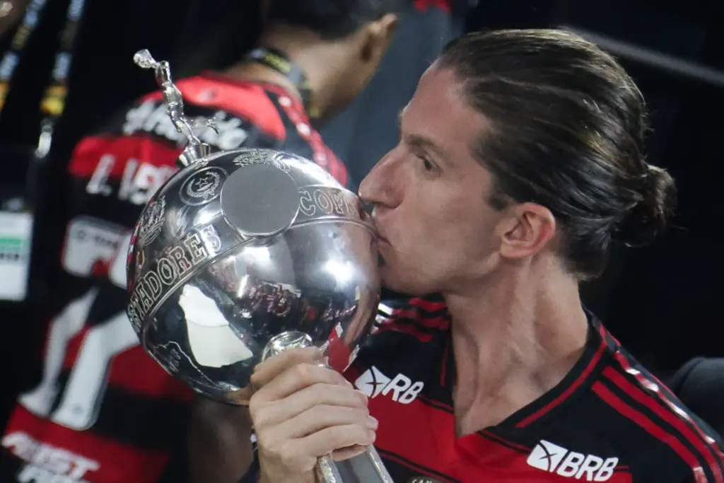 Flamengo renova com Filipe Luís até 2027