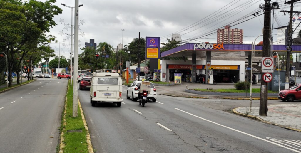 Prefeitura realiza reparo pontual na drenagem da Avenida Beira Rio nesta segunda-feira