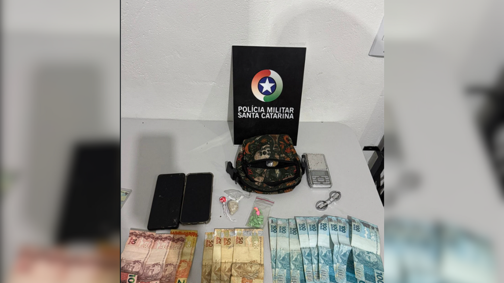 Operação policial apreende drogas e materiais ilícitos em Garopaba