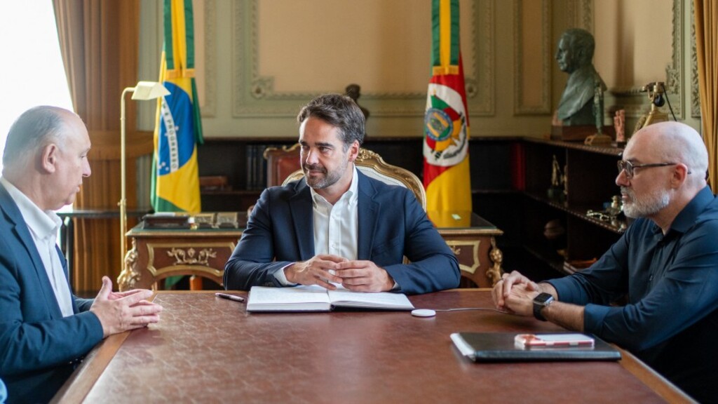 Maurício Tonetto/Secom - Transmissão do cargo foi feita pelo presidente da Assembleia, Pepe Vargas, que esteve no posto de 2 a 4 de janeiro