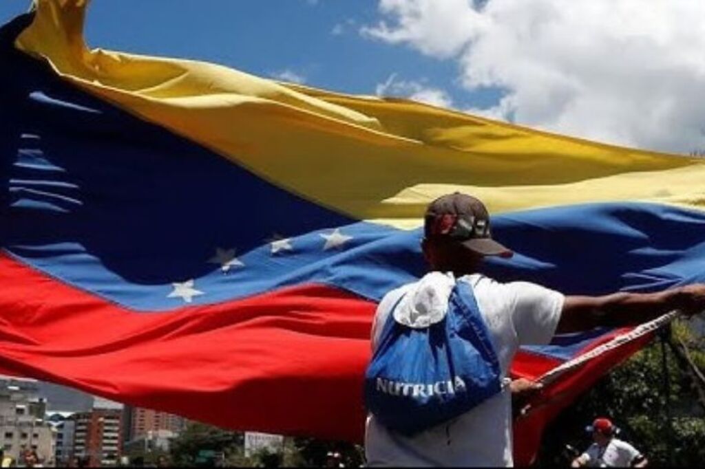 Venezuelanos comemoraram queda de Maduro, em ação dos Estados Unidos