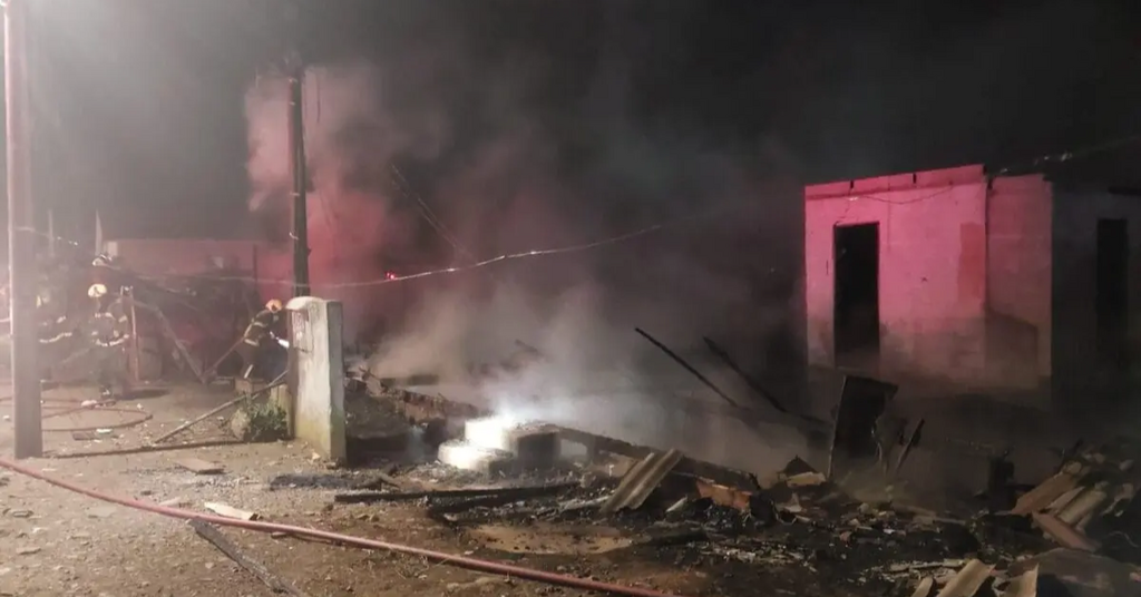 Família inteira é encontrada morta após incêndio em casa de madeira na Serra de SC