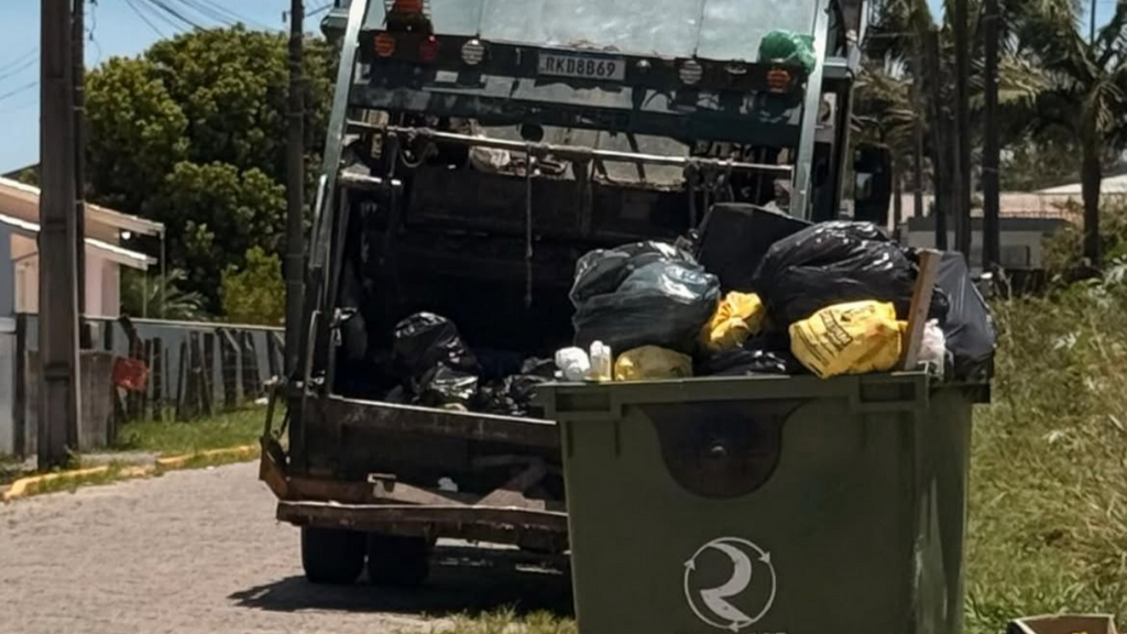 Verão sobrecarrega sistema e lixo vira problema regional em Santa Catarina