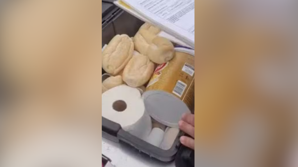 Imagem: Prefeitura de Florianópolis - Fiscalização fecha cozinha irregular e retira carrinhos de venda ilegal em SC