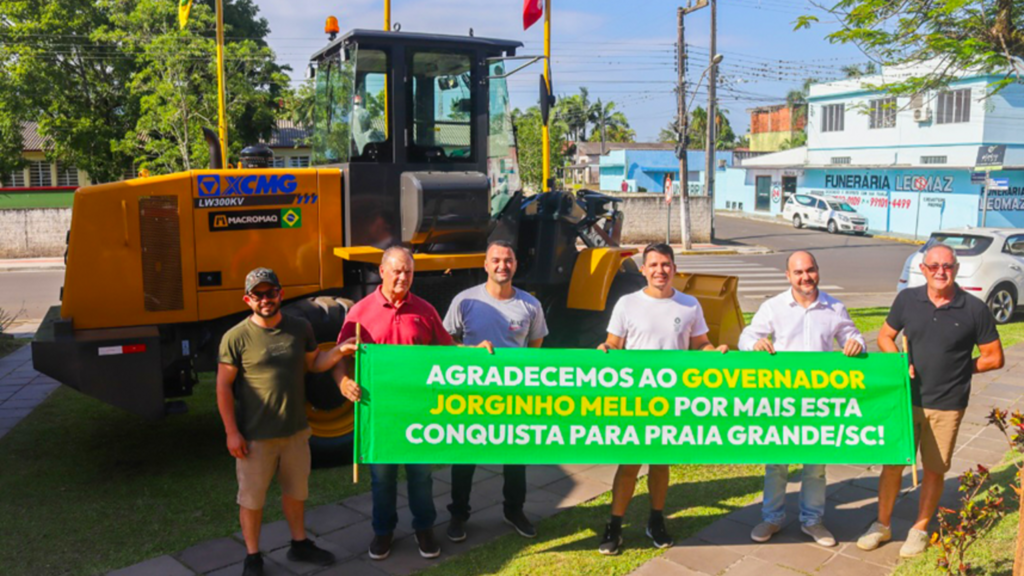 PRAIA GRANDE RECEBE NOVA PÁ CARREGADEIRA PARA REFORÇAR SERVIÇOS DA SECRETARIA DE OBRAS