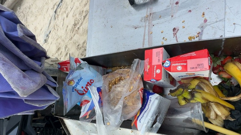 Foto: PMI - Fiscalização reforça controle sobre ambulantes e uso irregular de equipamentos na Praia do Rosa