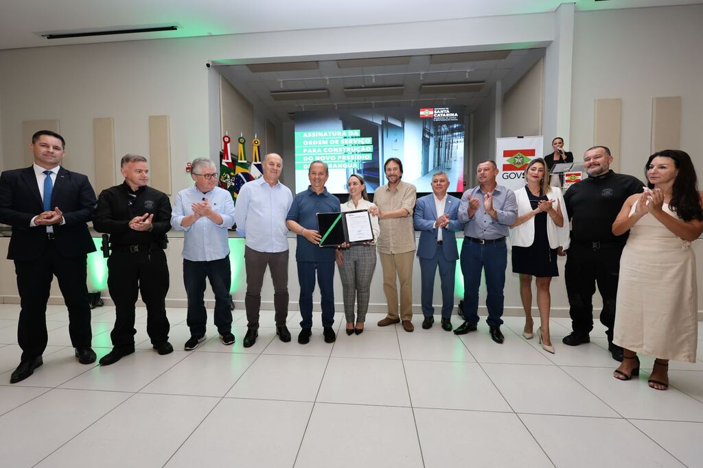 GOVERNADOR ASSINA ORDEM DE SERVIÇO PARA CONSTRUÇÃO DO NOVO PRESÍDIO DE ARARANGUÁ