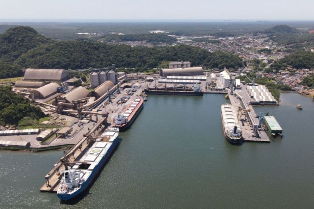 Portos de SC registram movimento de 65,7 milhões de toneladas em 2025