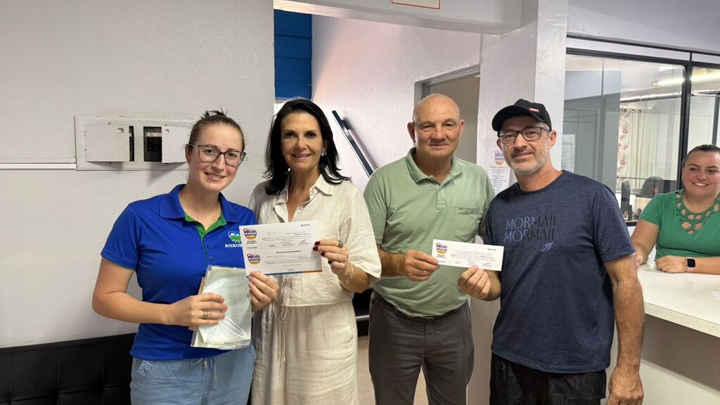 Inicia a entrega das certidões de crédito do Kit Escolar em Ação