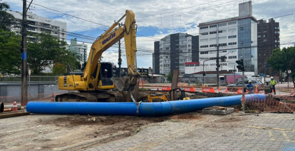 Obras na avenida Procópio Gomes afetam abastecimento de água em bairros da zona sul de Joinville