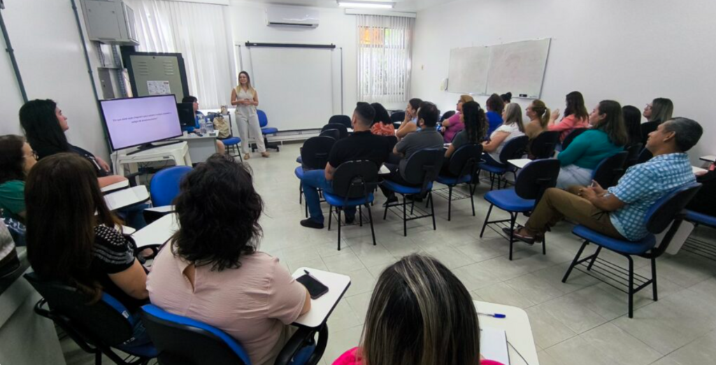 CAPS Infantojuvenil capacita equipes de casas-lares para manejo de crises emocionais