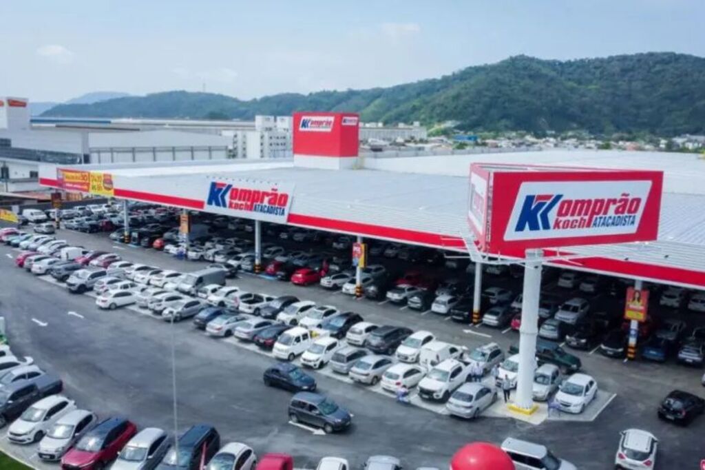 Grupo Koch abre 100 vagas para nova loja Komprão em Joinville