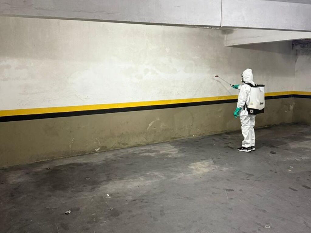 DENGUE SC: SAÚDE REALIZA APLICAÇÃO DE INSETICIDA NOS PRÉDIOS DA SES E DO LACEN PARA CONTROLE DO MOSQUITO AEDES AEGYPTI