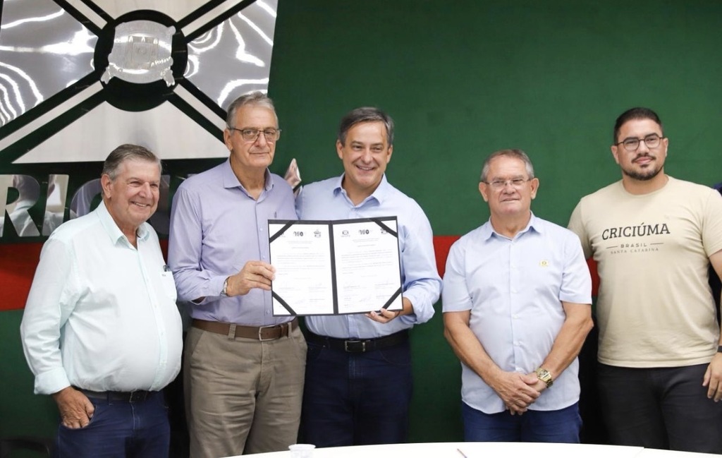 Porto Seco: Governo de Criciúma assina ordem de serviço para obras de infraestrutura em vias do Loteamento Cidade dos Transportes