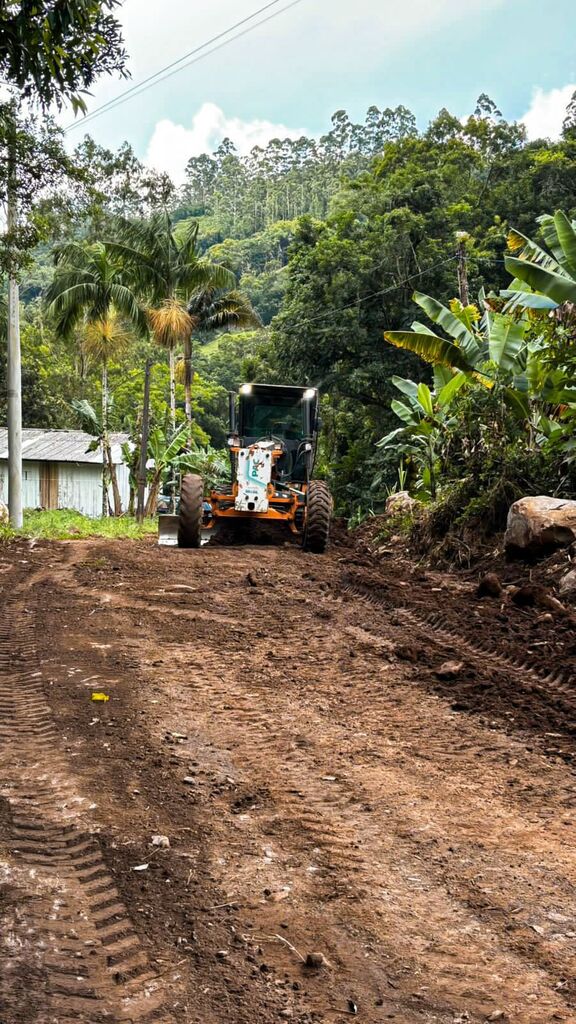 PREFEITURA DE MORRINHOS DO SUL REALIZA MELHORIAS EM ESTRADAS RURAIS