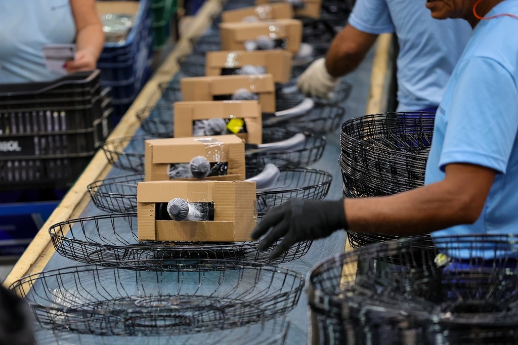 Santa Catarina cresce acima da média nacional em indústria, comércio e serviços