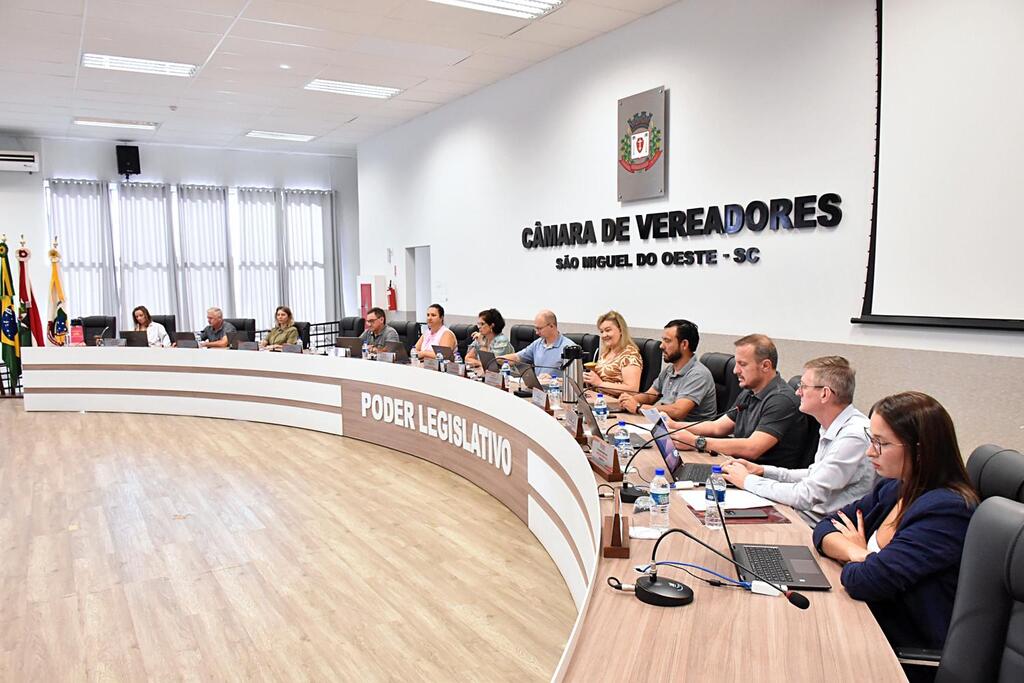 Vereadores aprovam reajuste anual para servidores e remanejamento de recursos