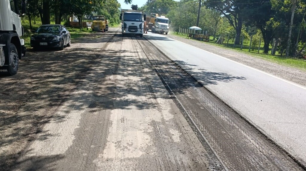 Obras das áreas de escape da Serra Dona Francisca entram em nova fase com pavimentação dos acessos