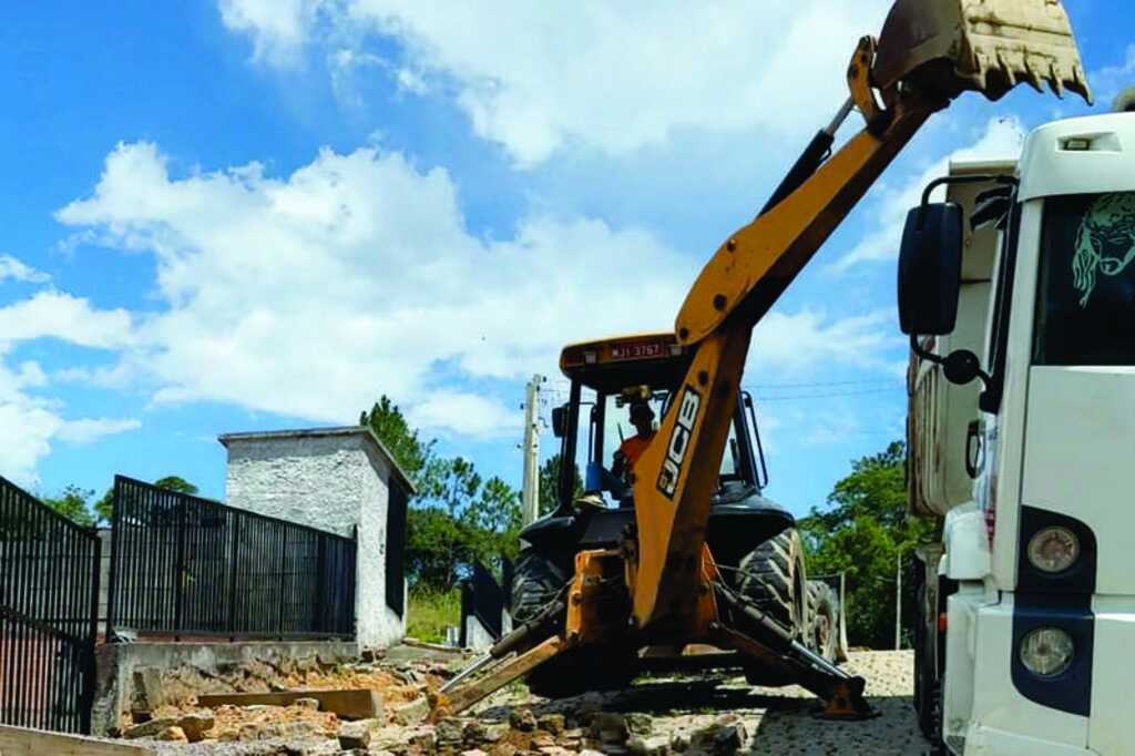 Prefeitura de Apiúna intensifica frentes de trabalho em diversos bairros