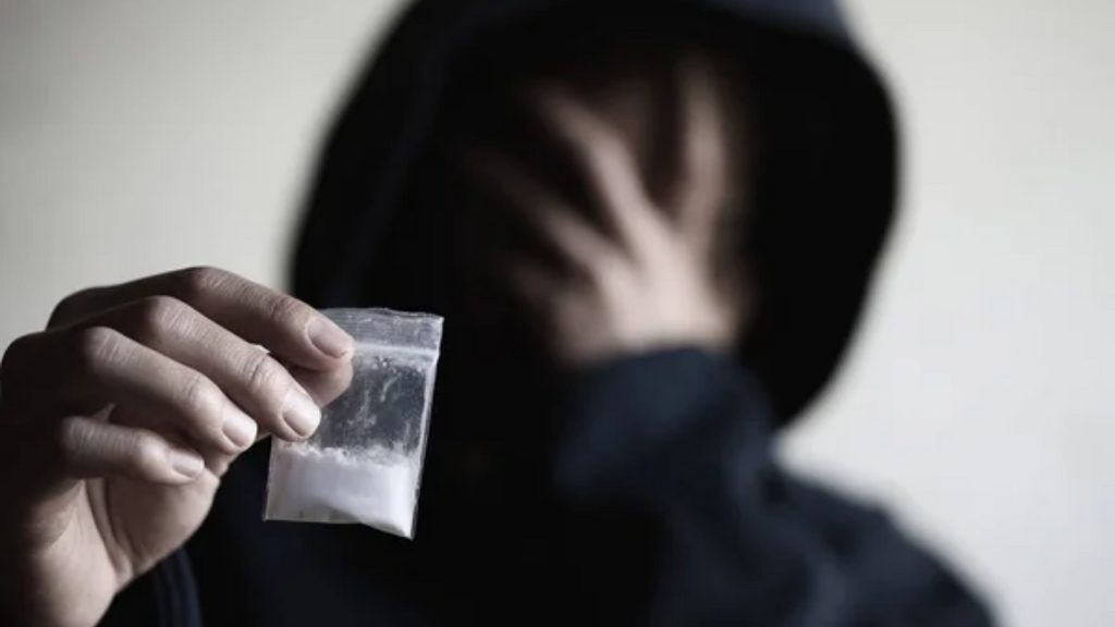 Adolescente é apreendido com mais de 200 pinos de cocaína no bairro São João, em Tubarão