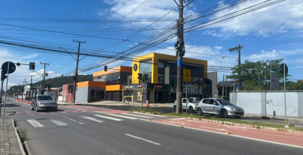Trecho da avenida Coronel Procópio Gomes é liberado após obras da Águas de Joinville