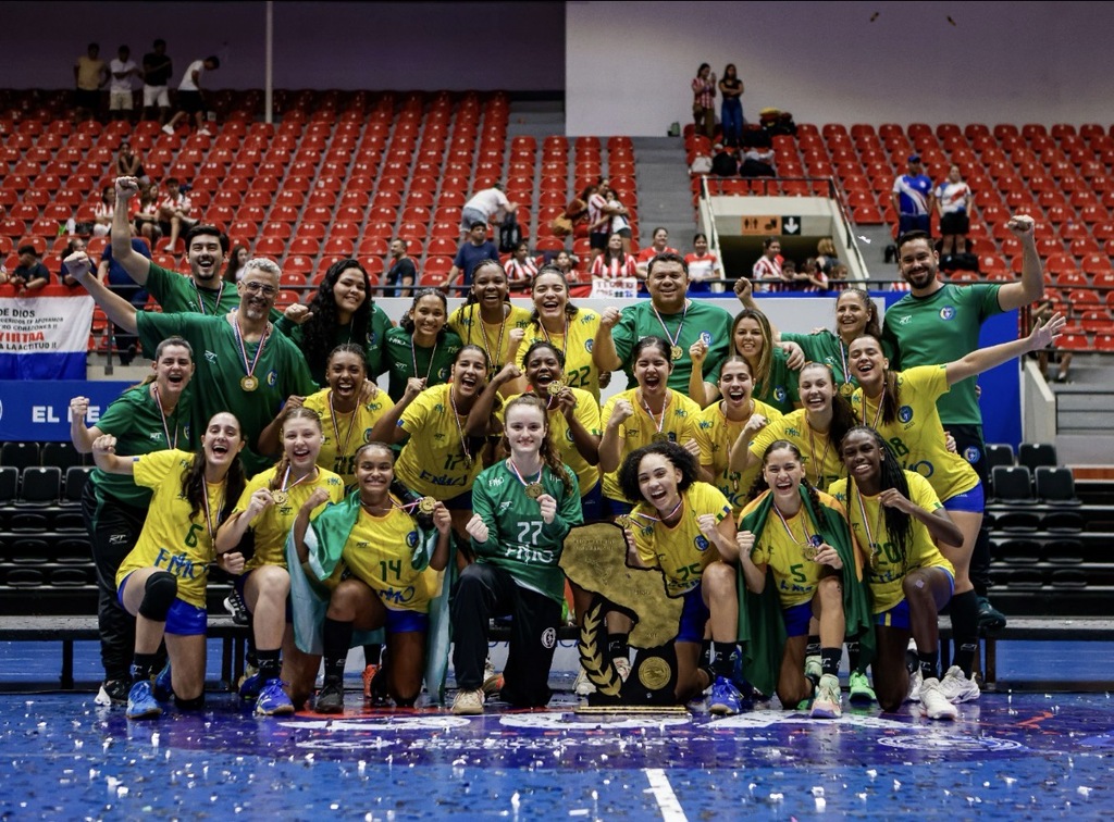 Atletas e auxiliar-técnica de Criciúma conquistam título com a Seleção Brasileira Sub-20 de Handebol Feminino