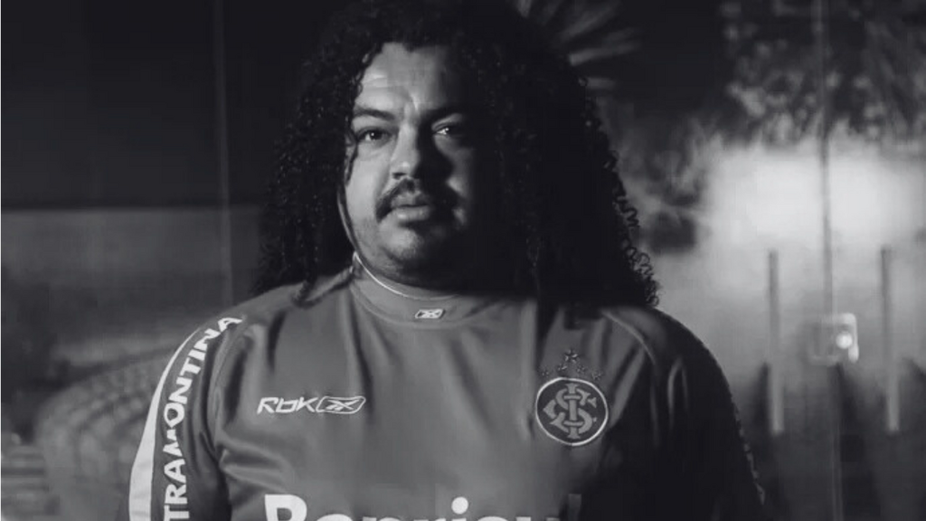 Foto: Eduardo Deconto/ Globo Esporte - Ex-jogador Perdigão denuncia agressão policial após partida em Curitiba