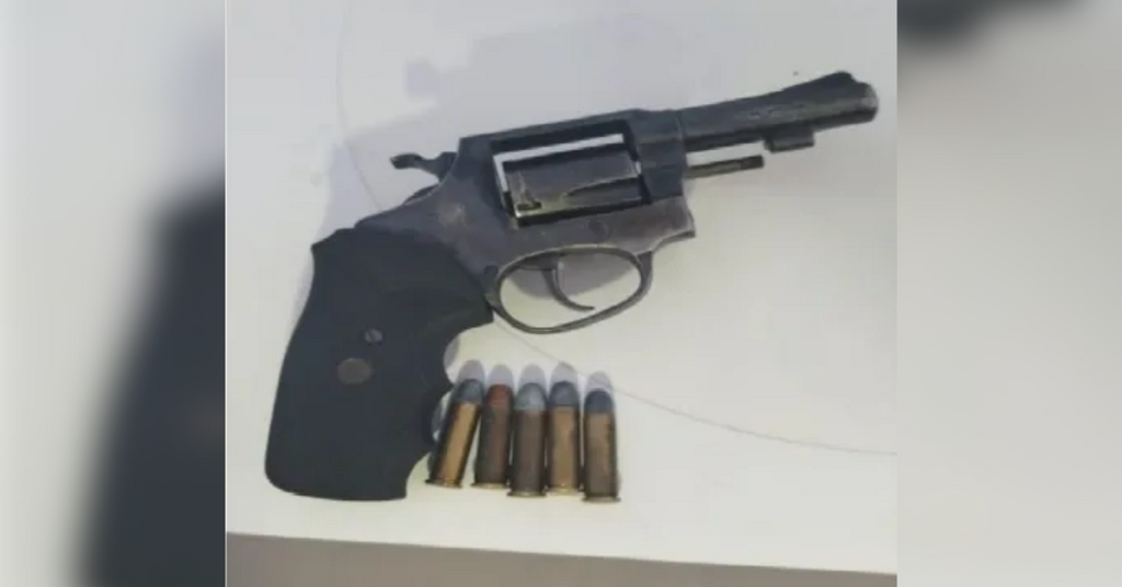 Polícia Militar apreende revólver e prende jovem durante abordagem em Agronômica