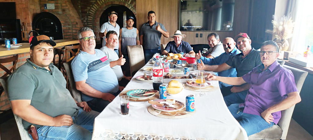 ENCONTRO DE AMIGOS MARCA TARDE DE CONFRATERNIZAÇÃO EM ZORTÉA