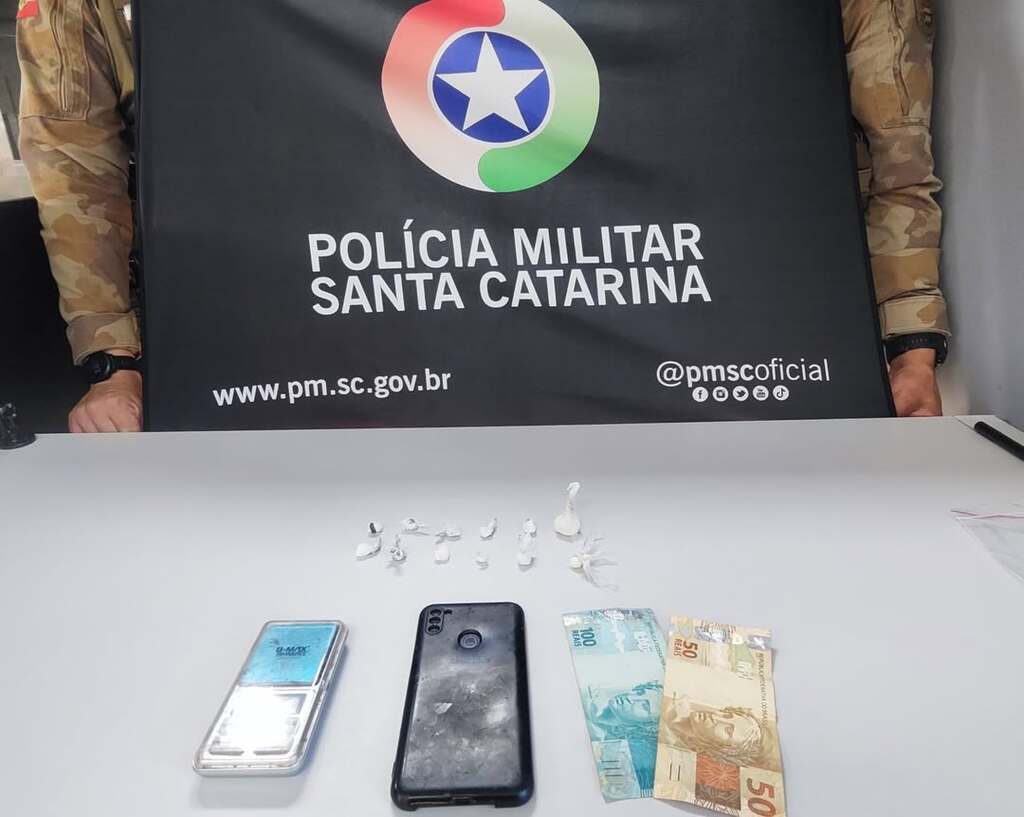 Dupla é presa com cocaína após flagrante de tráfico de drogas em Xanxerê