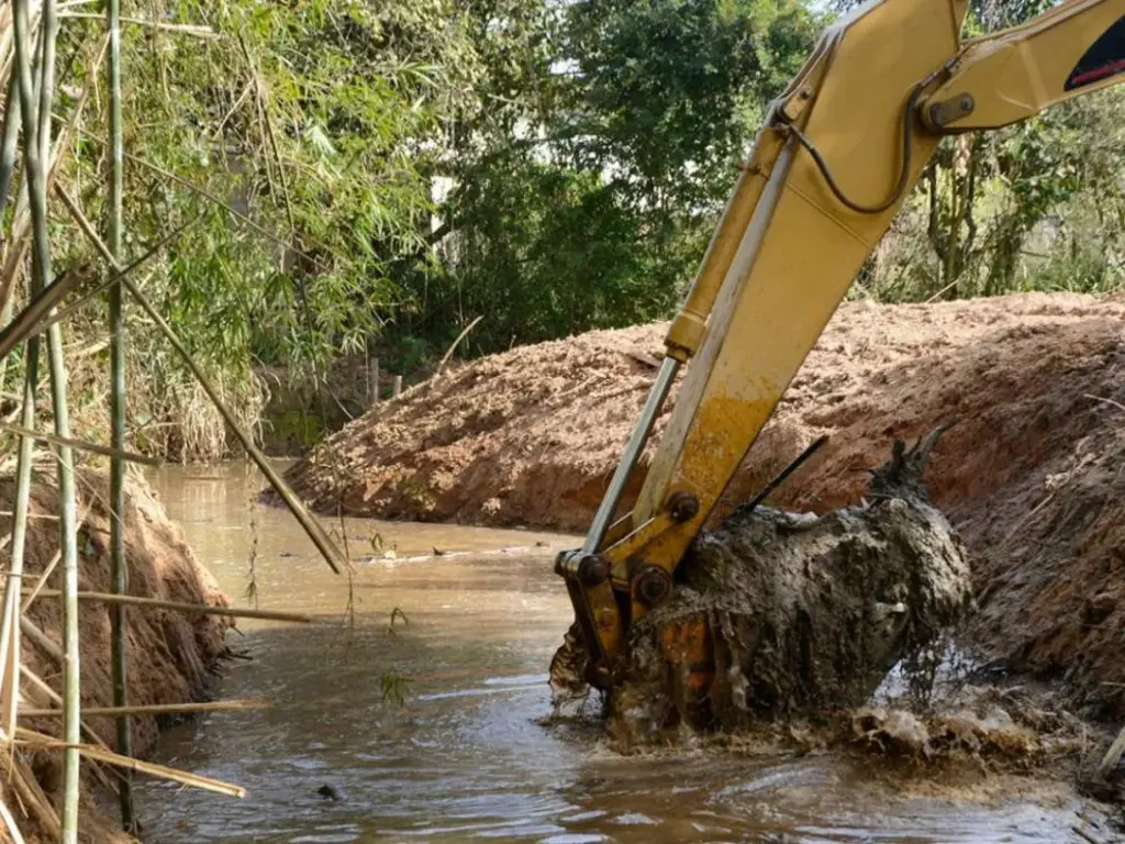 Rodeio terá mais de 20 km de ribeirões desassoreados para reduzir risco de enchentes